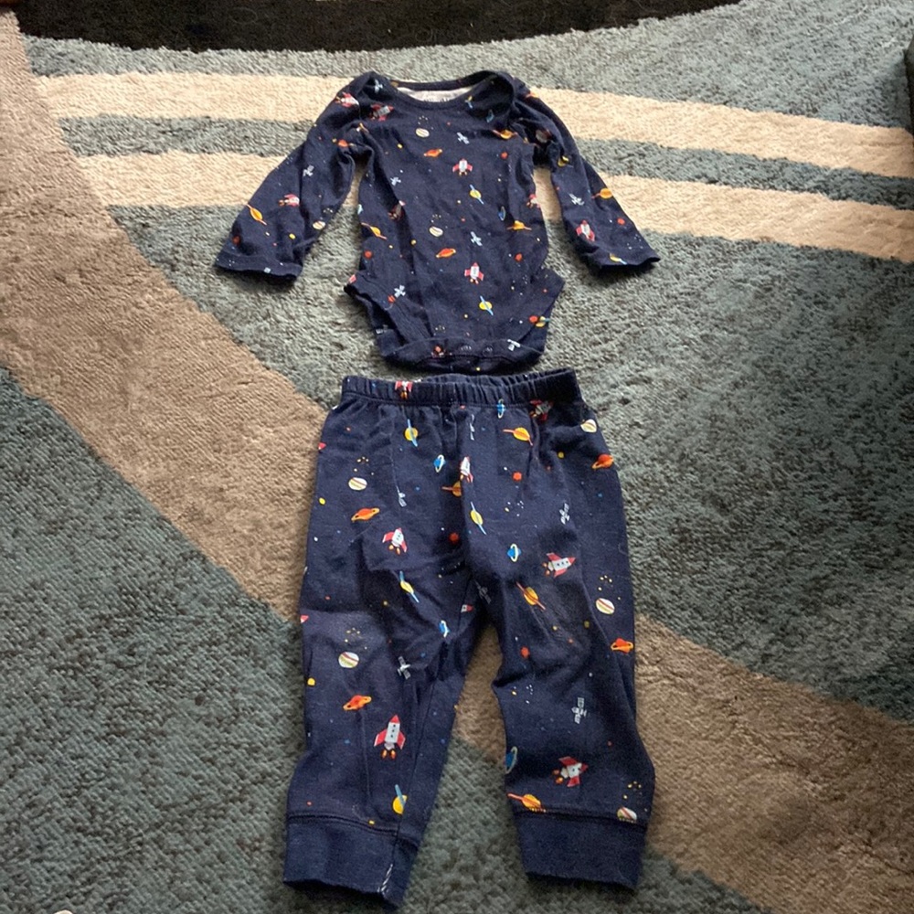 Baby boy 2 piece pants and long sleeve onesie combo 9-12 months